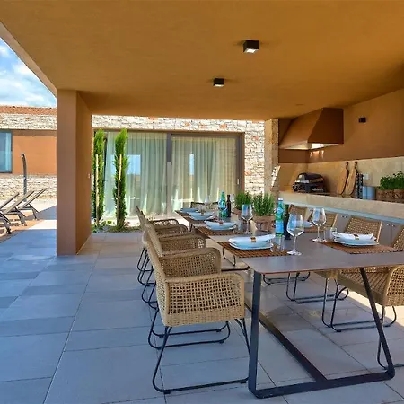 Villa Vigneto *