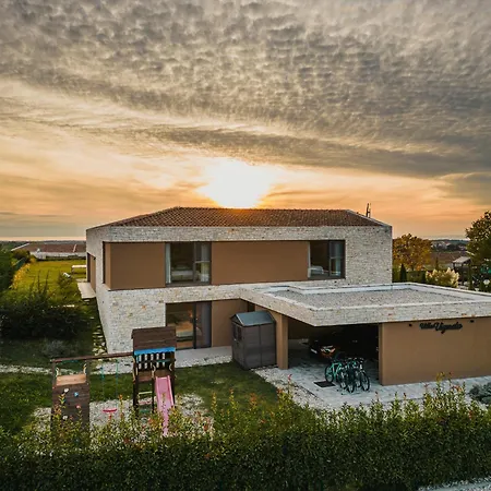 Vila Vigneto *