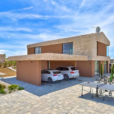 Vila Vigneto *