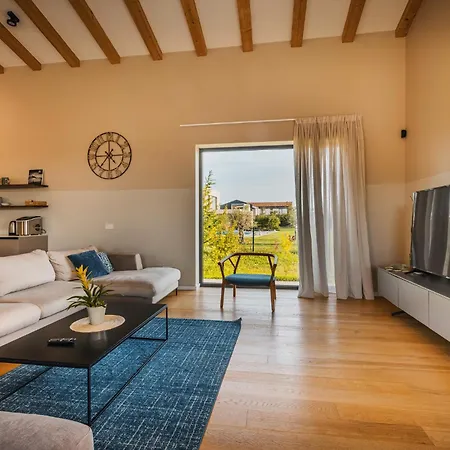 Vila Vigneto *